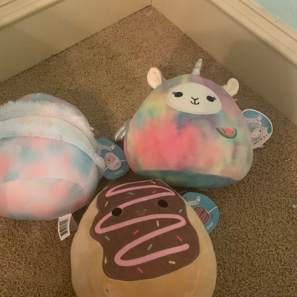 3 PACK OF 7 INCH SQUISHMELLOWS